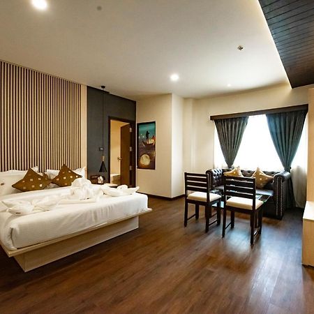 The Royal Palace Hotel 400703 Navi Mumbai Exterior photo