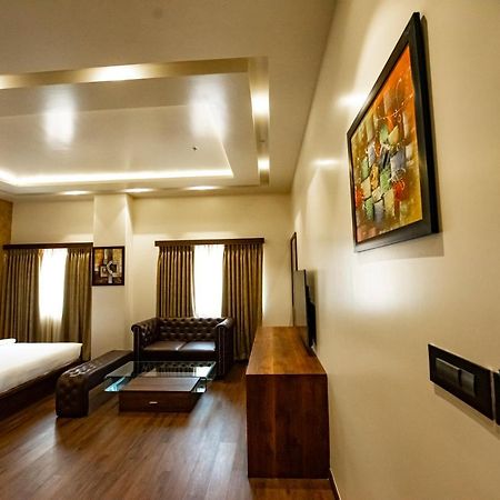 The Royal Palace Hotel 400703 Navi Mumbai Exterior photo