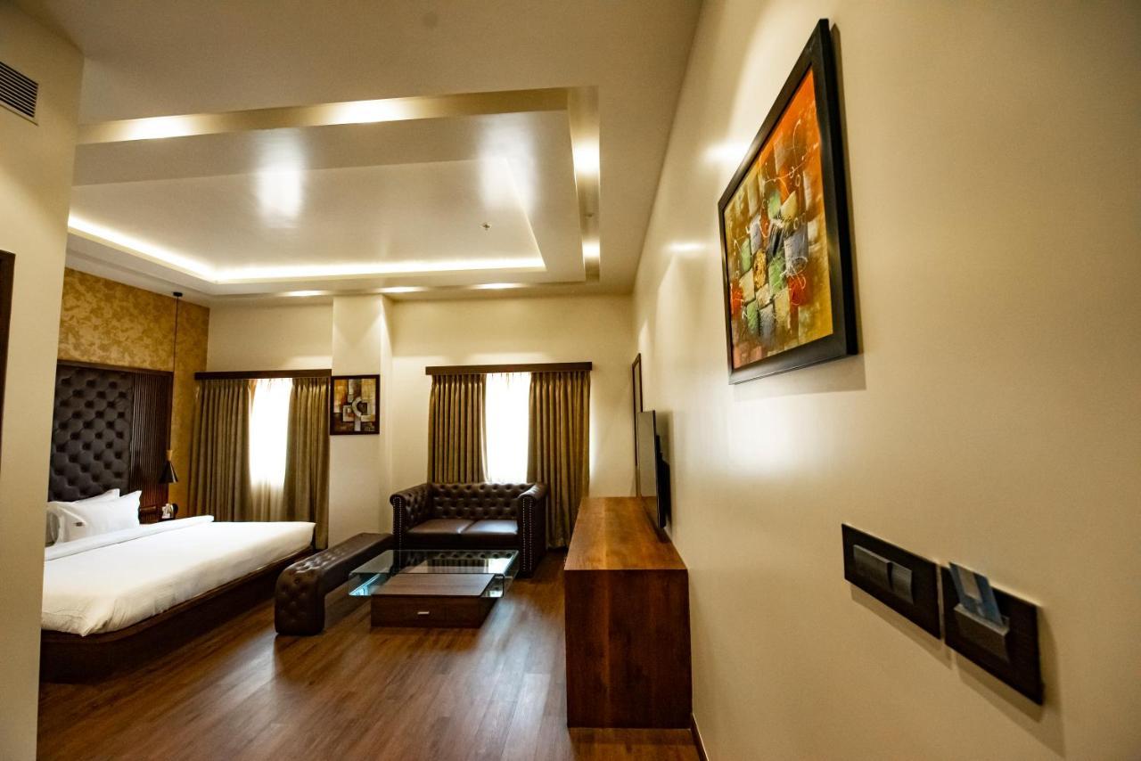 The Royal Palace Hotel 400703 Navi Mumbai Exterior photo