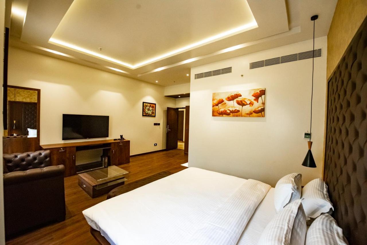The Royal Palace Hotel 400703 Navi Mumbai Exterior photo